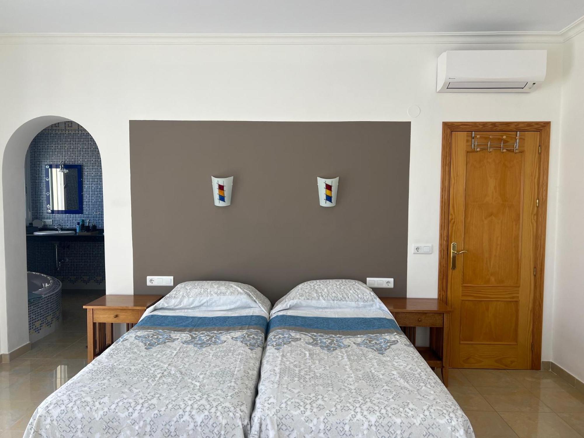 Villa Camakini With Heated Pool And Sea View Arenas  Екстериор снимка