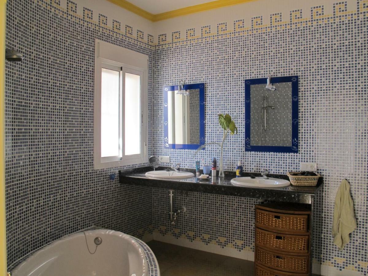 Villa Camakini With Heated Pool And Sea View Arenas  Екстериор снимка