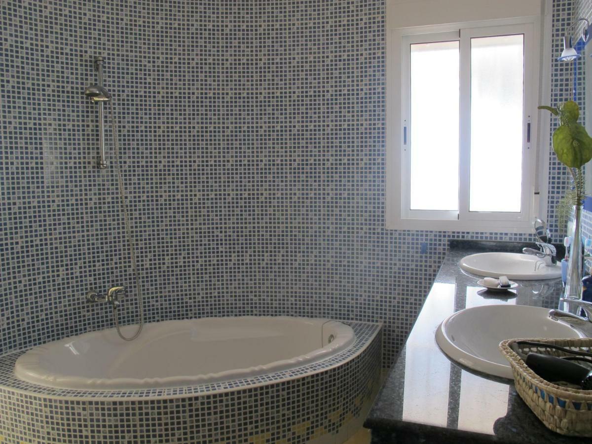 Villa Camakini With Heated Pool And Sea View Arenas  Екстериор снимка