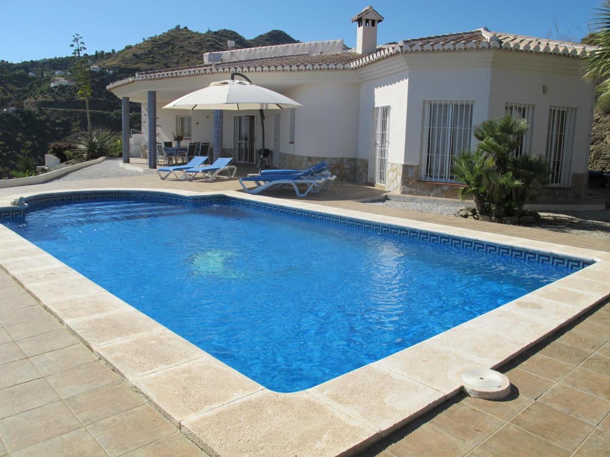 Villa Camakini With Heated Pool And Sea View Arenas  Екстериор снимка